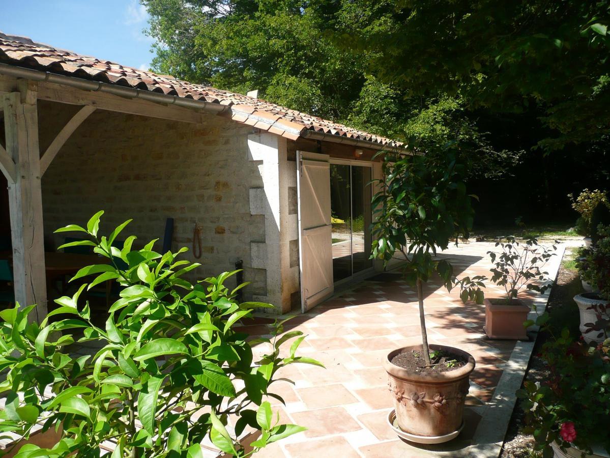 La Faisanderie 16 Edon Exterior photo